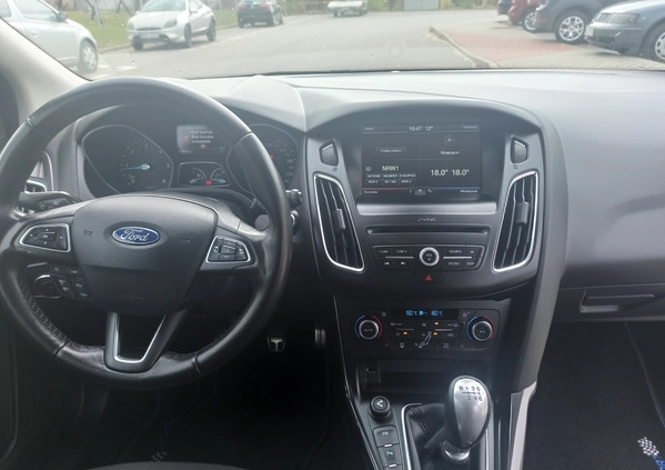 Ford Focus cena 39800 przebieg: 217000, rok produkcji 2016 z Dębica małe 232